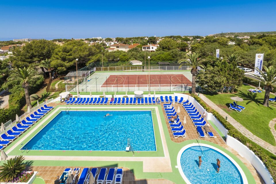 globales-calan-blanes-piscinas-tenis